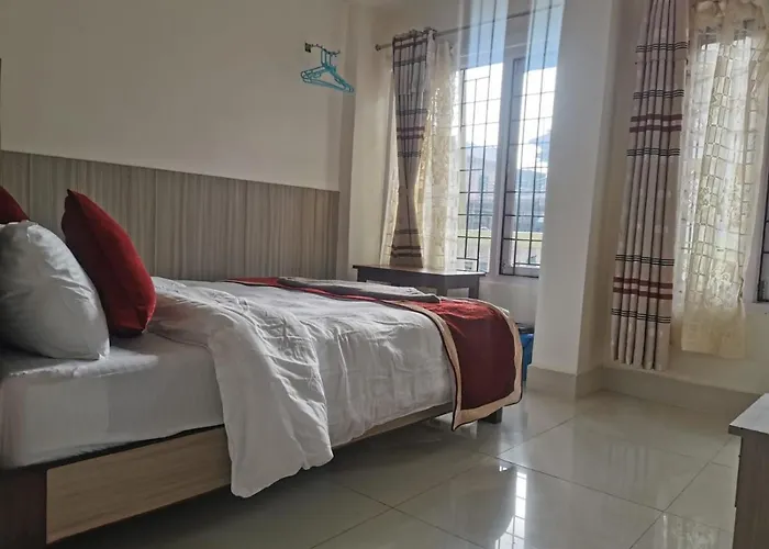 Hotel Om Bramha *