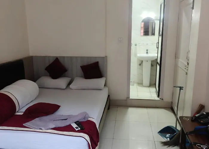 Om Bramha Hotel *
